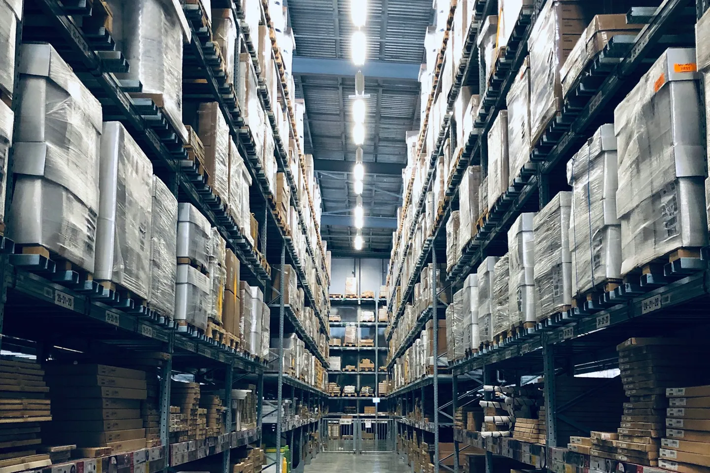 Editorial operations scene supporting 5 Profitable Product Niches for 2026 and How to Run Them